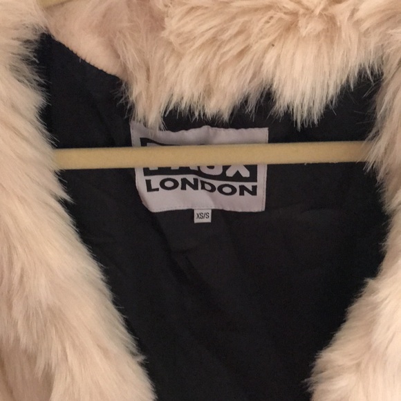 Cream White Faux Fur Collarless Coat - Picture 5 of 8